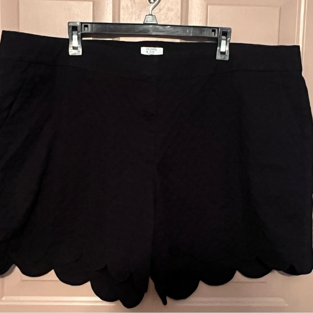 Crown & Ivy Black Scalloped High Waist Shorts